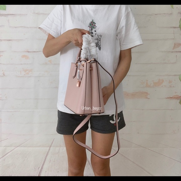 Michael Kors Adele Medium Messenger - Picture 2 of 10